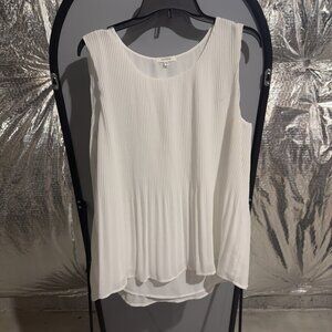 Pleione White Sleeveless Pleated Top Women’s Size M Flowy Feminine *Orange Dot